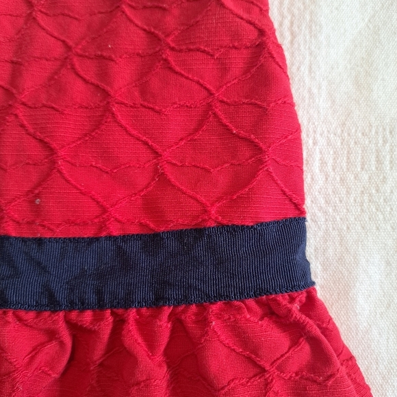 Vineyard Vines girls size 2T deep red whale tail design fabric, blue accent EUC - Picture 5 of 6